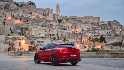 Alfa Romeo Tributo Italiano, guarda le foto della nuova gamma  5