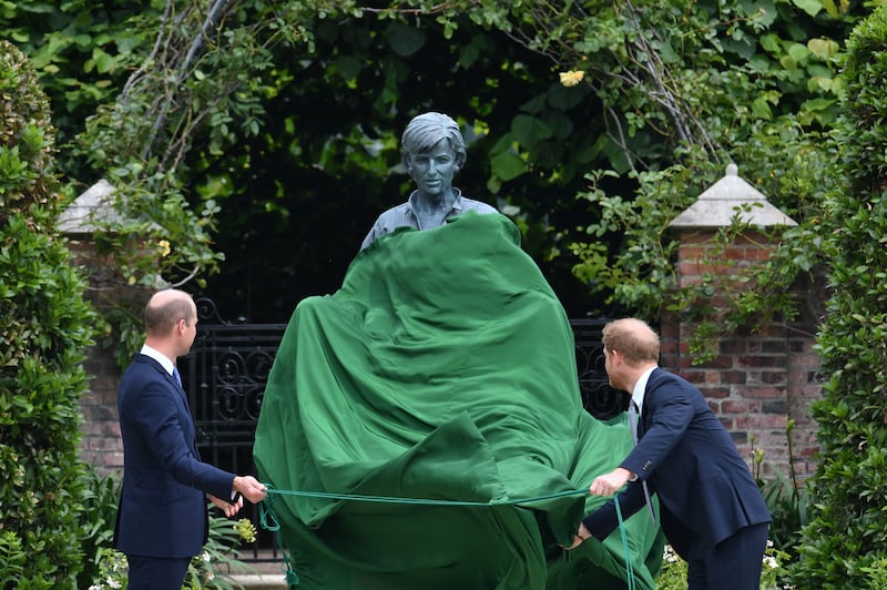 Harry e William insieme per Lady D. 1
