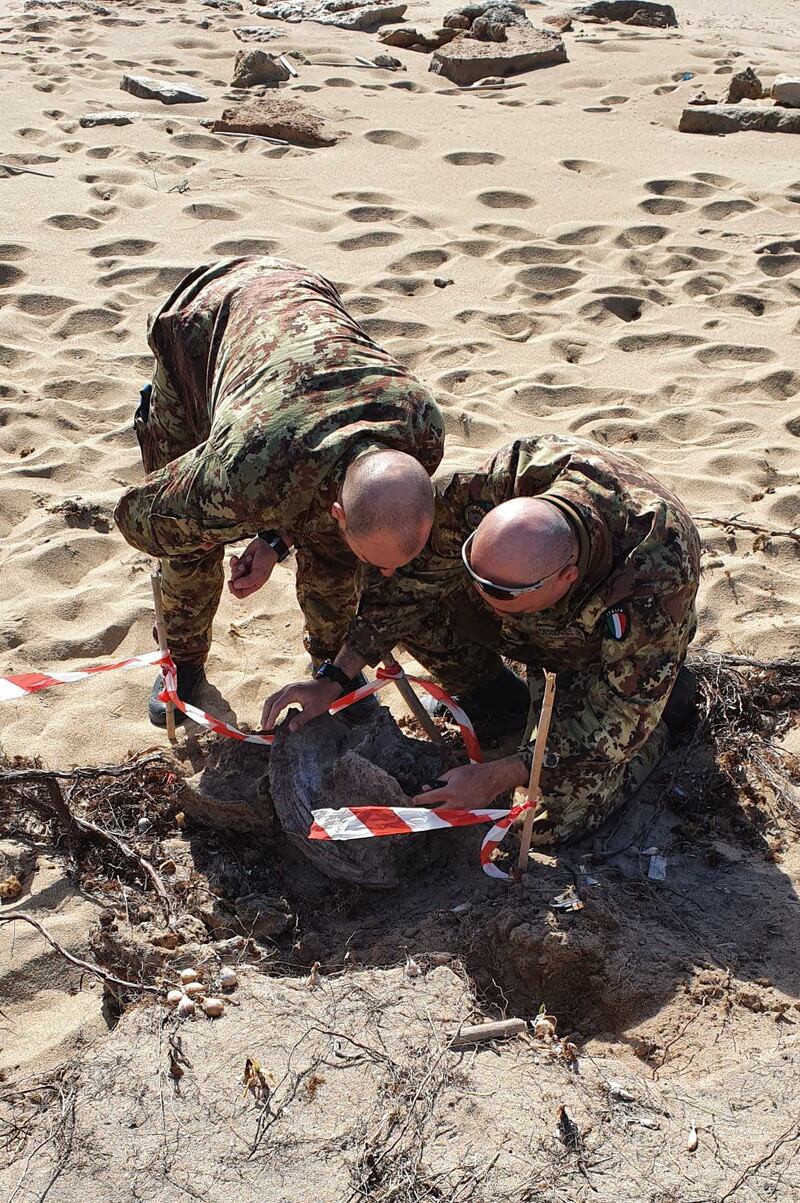 Taranto, trovati in spiaggia tre ordigni bellici 2