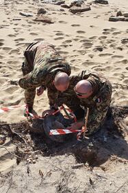 Taranto, trovati in spiaggia tre ordigni bellici 2