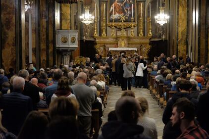 L'ultimo saluto a Matilde Lorenzi: le immagini più toccanti dei funerali 1