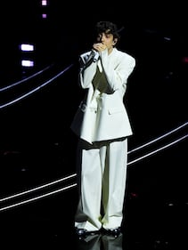 Sanremo 2024, dai cantanti in gara al co-conduttore: ecco tutti i look della prima serata del Festival  2