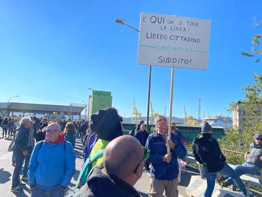 Trieste, proteste davanti ai cancelli del porto