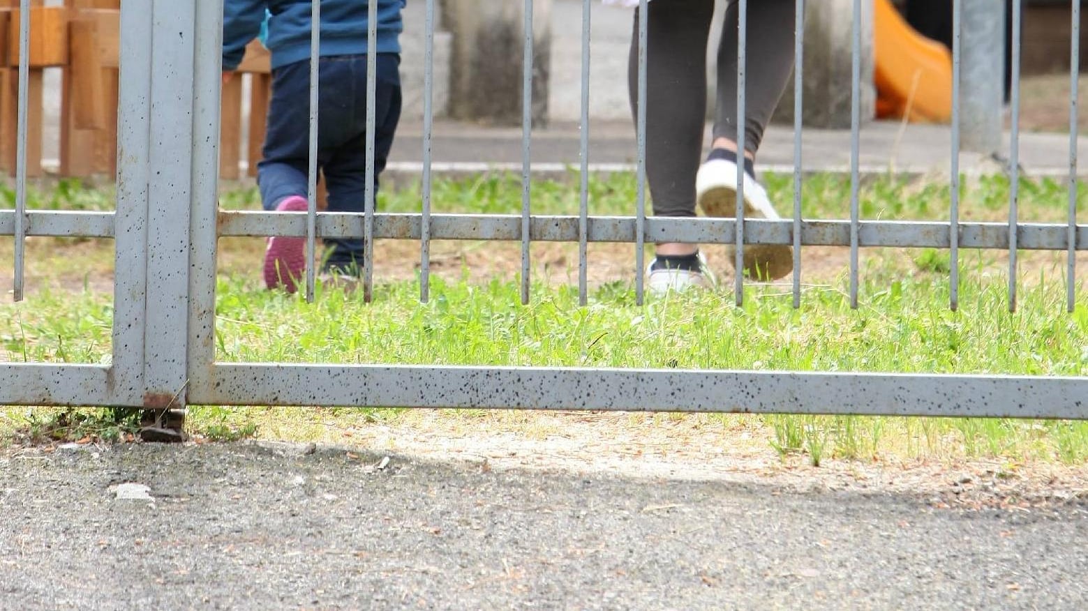 Tolgono l'amianto e l'asilo resta aperto Famiglie in allarme