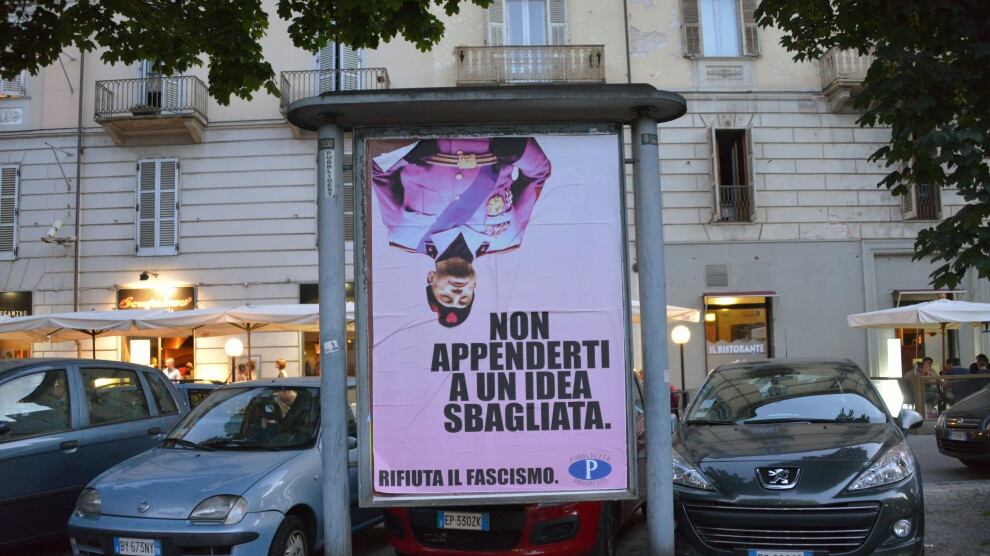 Falsa pubblicità progresso: c'è Mussolini a testa in giù