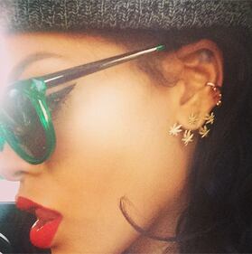Rihanna, tutto fumo e marijuana 3
