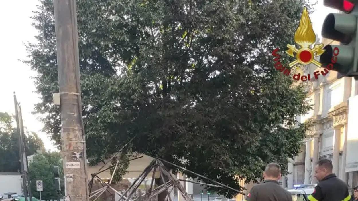 Fiamme e devastazione alla "Bancarella del professore": migliaia di libri in fumo