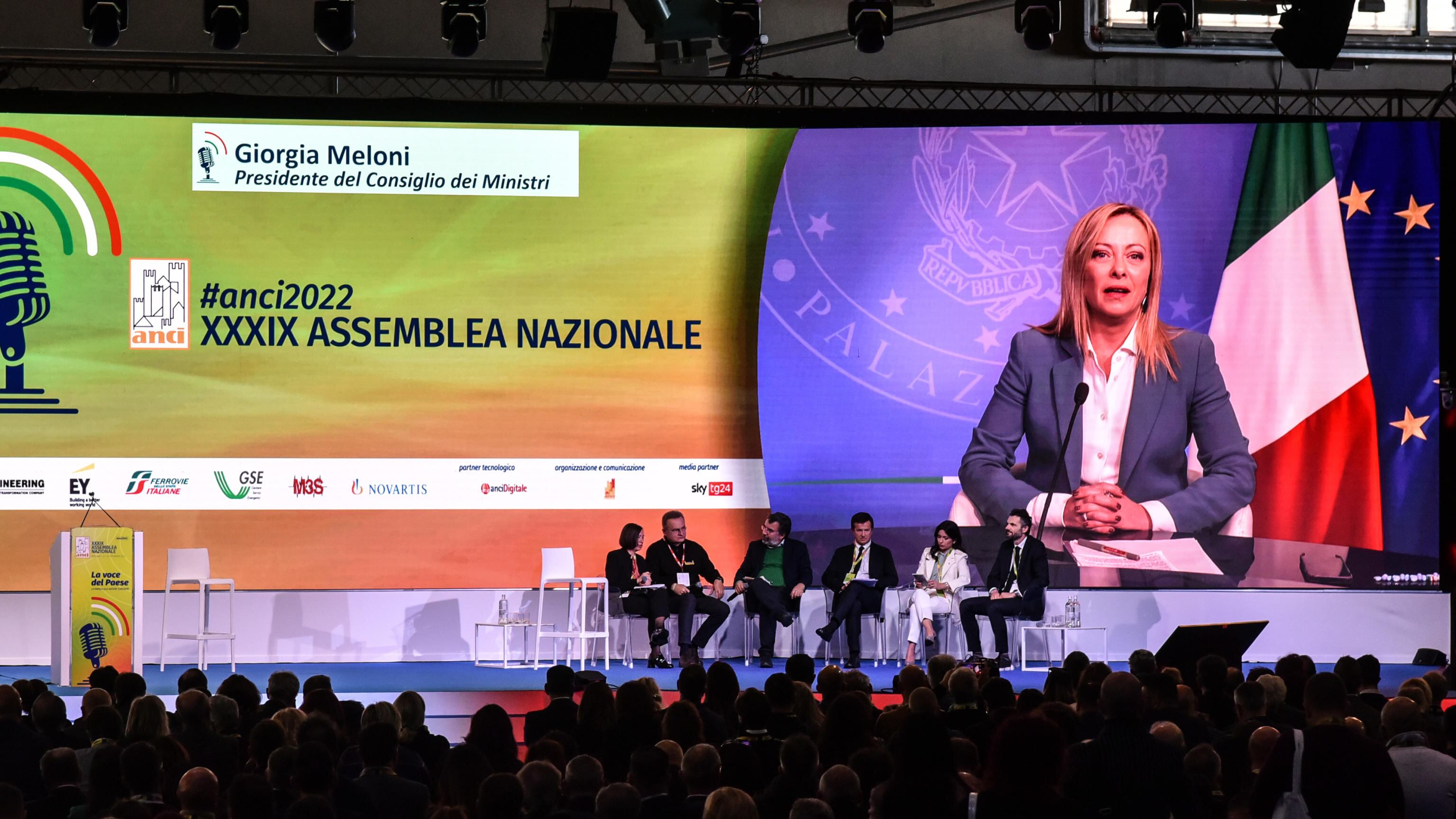 Meloni annuncia la svolta all’assemblea Anci: "Definire meglio l’abuso d’ufficio"