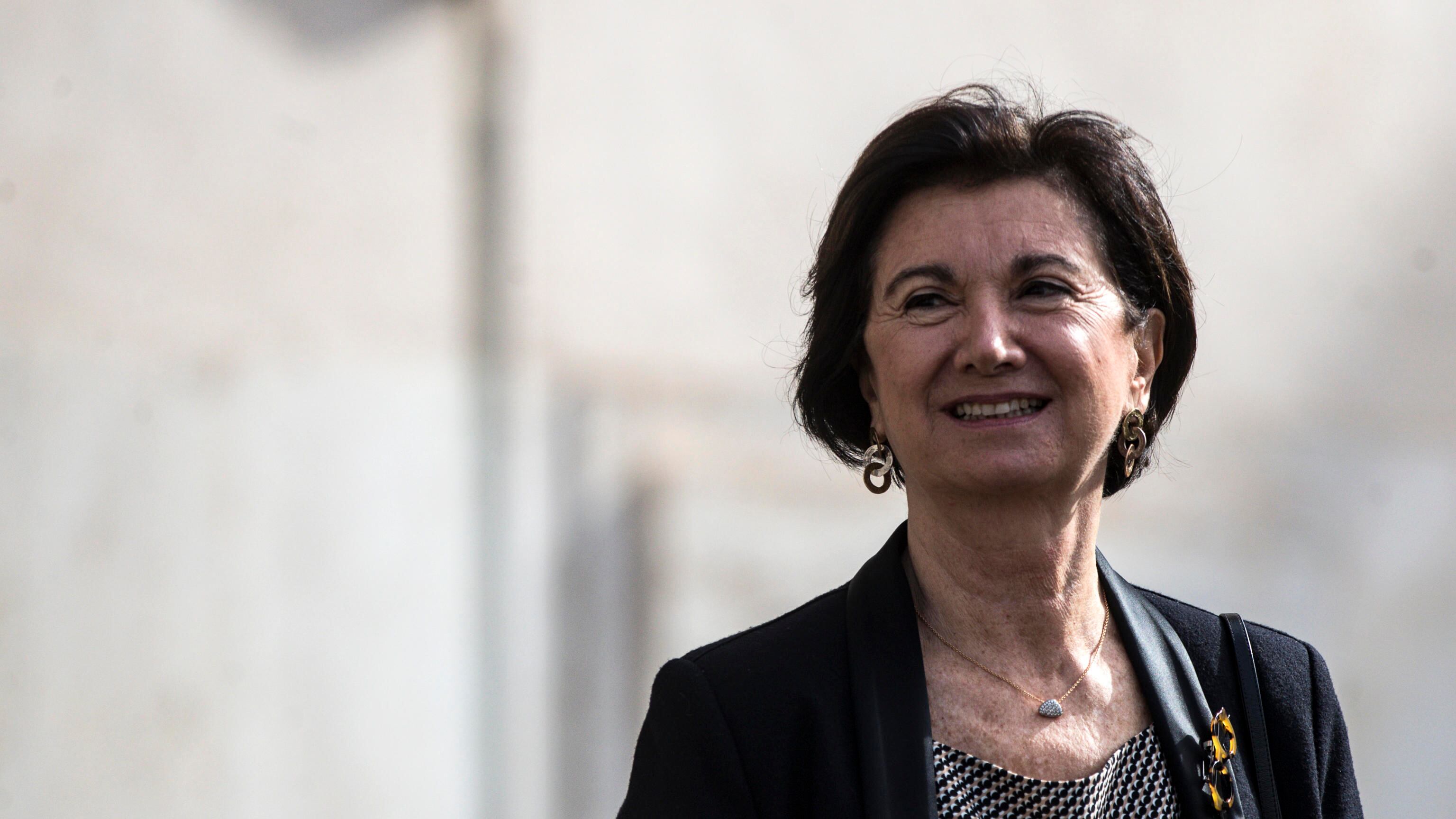 Rinuncia al figlio per povertà. Crociata di Roccella: mai più