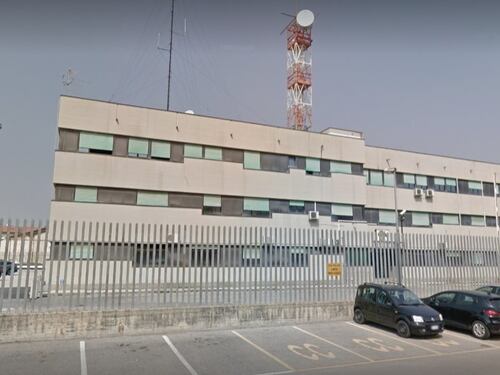 Cento, magrebino pregiudicato aggredisce carabinieri in caserma