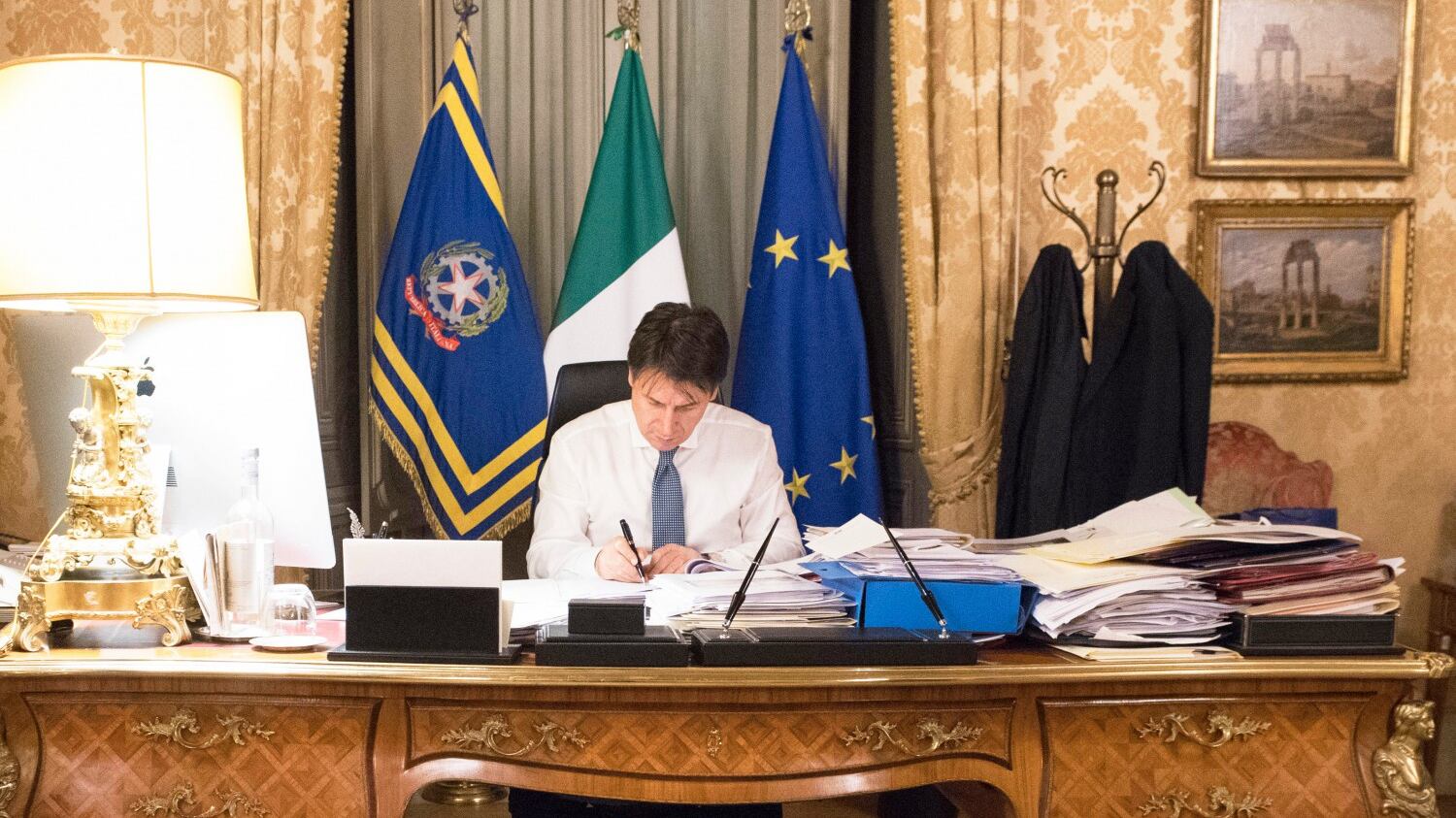 Il "Cura Italia". Spesi tutti i 25 miliardi. Ora servono fondi Ue. Rinvio last minute per tasse e contributi