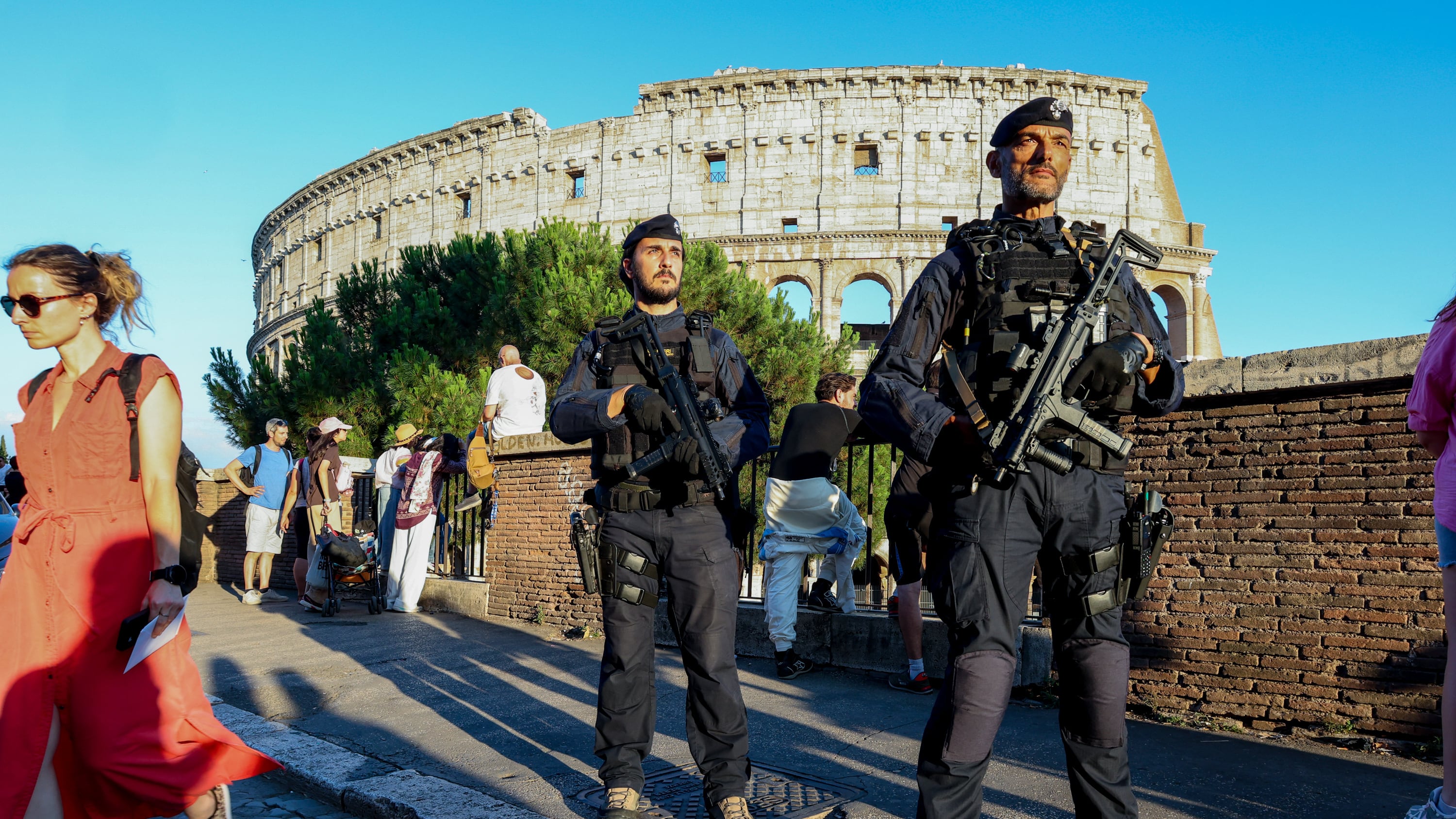 Lame e droga, blitz a Roma. Ok di Meloni: "Lo Stato c'è"