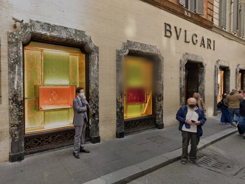 Il seminterrato e il buco nella parete: furto da 500mila euro da Bulgari