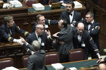 Fiano dà in escandescenze in Aula 8