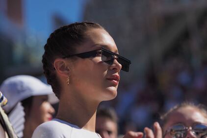 Bella Hadid sexy: la maglia mostra tutto 42