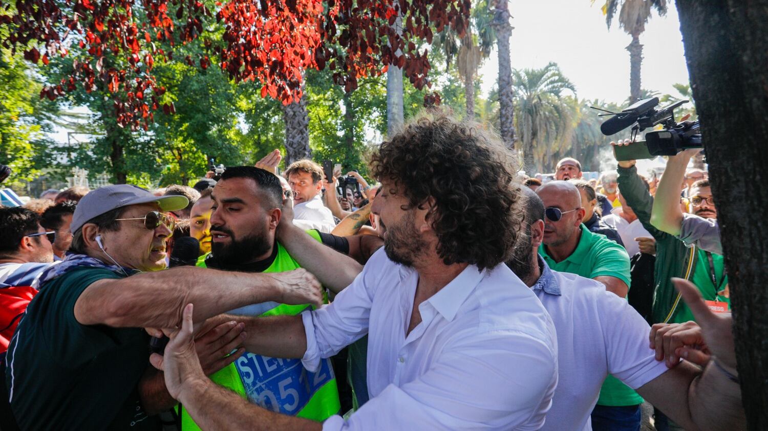 Italia a 5 Stelle, la iena Filippo Roma: "Mi hanno aggredito in cento"