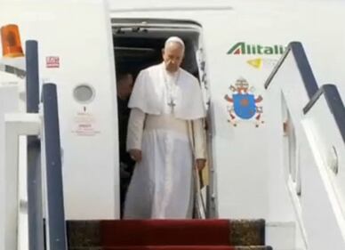 Papa Francesco arriva al Cairo 2