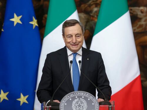 Non si guida il Paese dal sedile posteriore