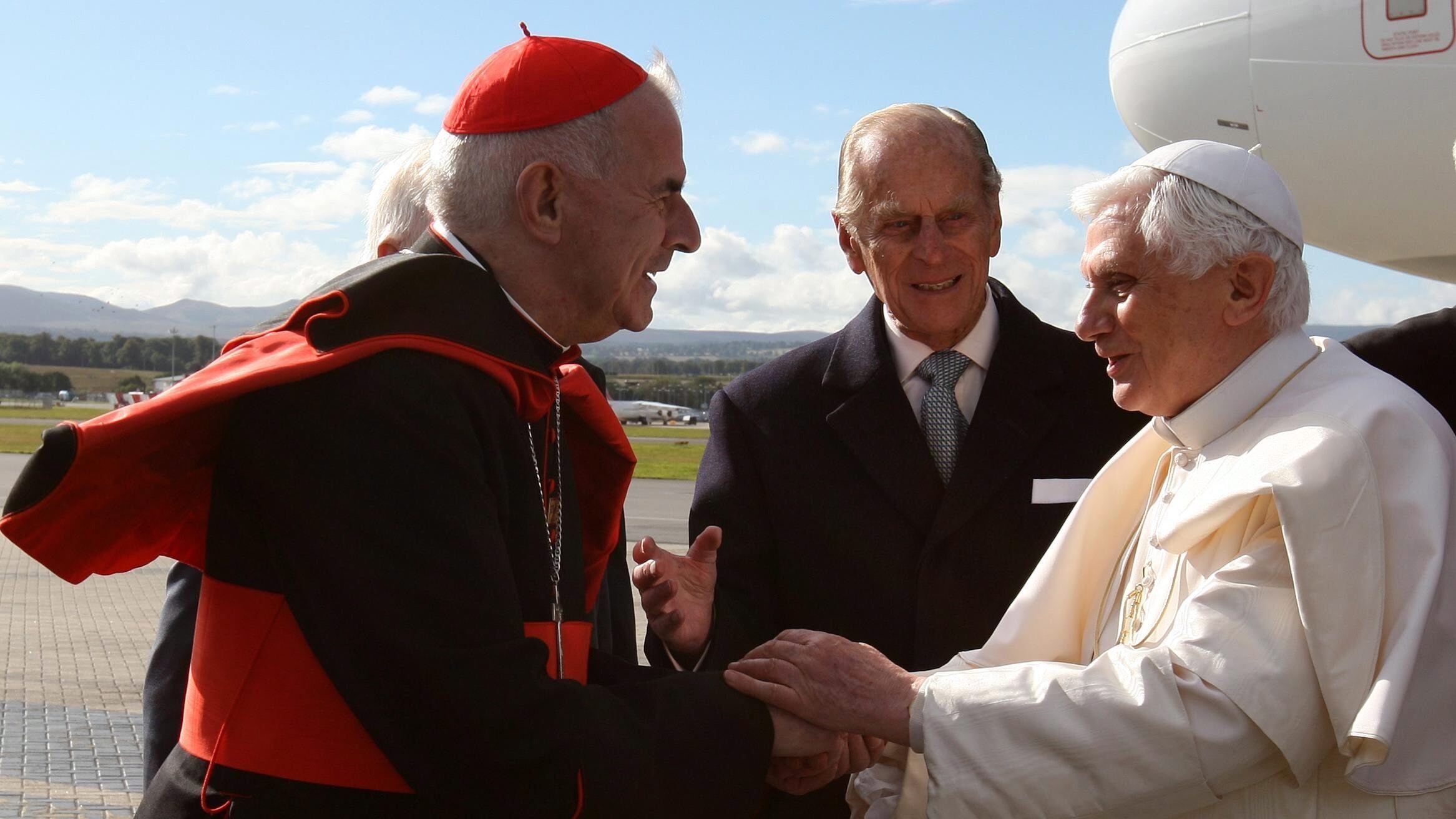 Vaticano, si dimette il cardinale O'Brien. Dossier Vatileaks al nuovo Papa