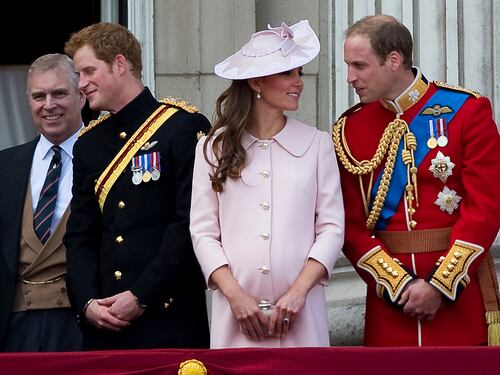 È iniziato il travaglio di Kate: Londra aspetta il royal baby