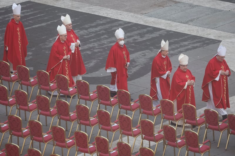 Folla di 100mila fedeli attesa per i funerali di Papa Benedetto XVI 5