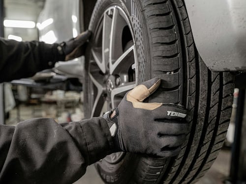 Sicurezza auto, ecco perché e quando fare l’inversione degli pneumatici