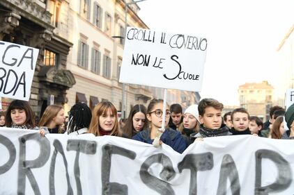 "Salvini ghigliottina", la violenza degli studenti contro la Lega 4