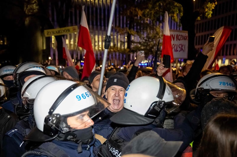 Polonia, la guerra per la Corte costituzionale: Nawrocki sfida Tusk, il Paese sull’orlo di una crisi istituzionale
