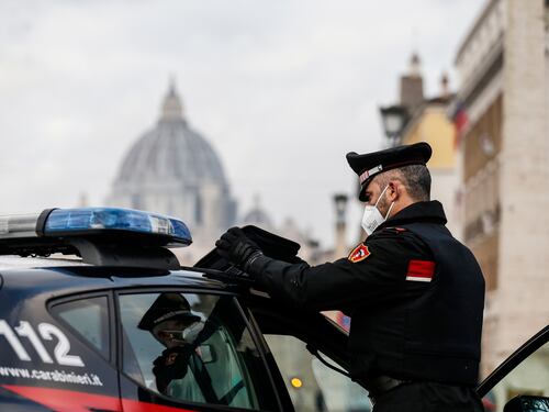 "Nessun obbligo di dire la verità nell'autocertificazione". Il gup di Milano ribalta tutto