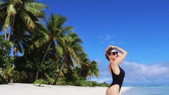 Wanda Nara provocante: in Polinesia in vacanza con Icardi mostra topless e lato B