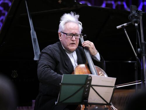 Il violoncellista David Geringas le suona all'Urss
