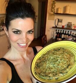 Laura Torrisi, sexy scollatura 24