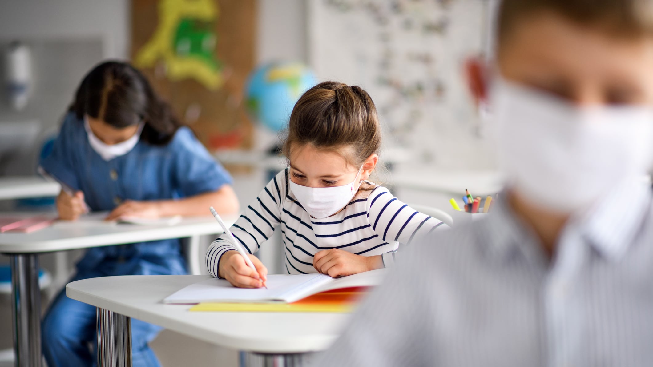 "Niente chiacchiere a mensa: i bimbi rischiano il contagio". E la preside fa infuriare i genitori