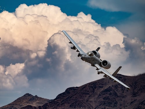 Schierato l'A-10 Warthog: "Così si può fermare l'invasione cinese"