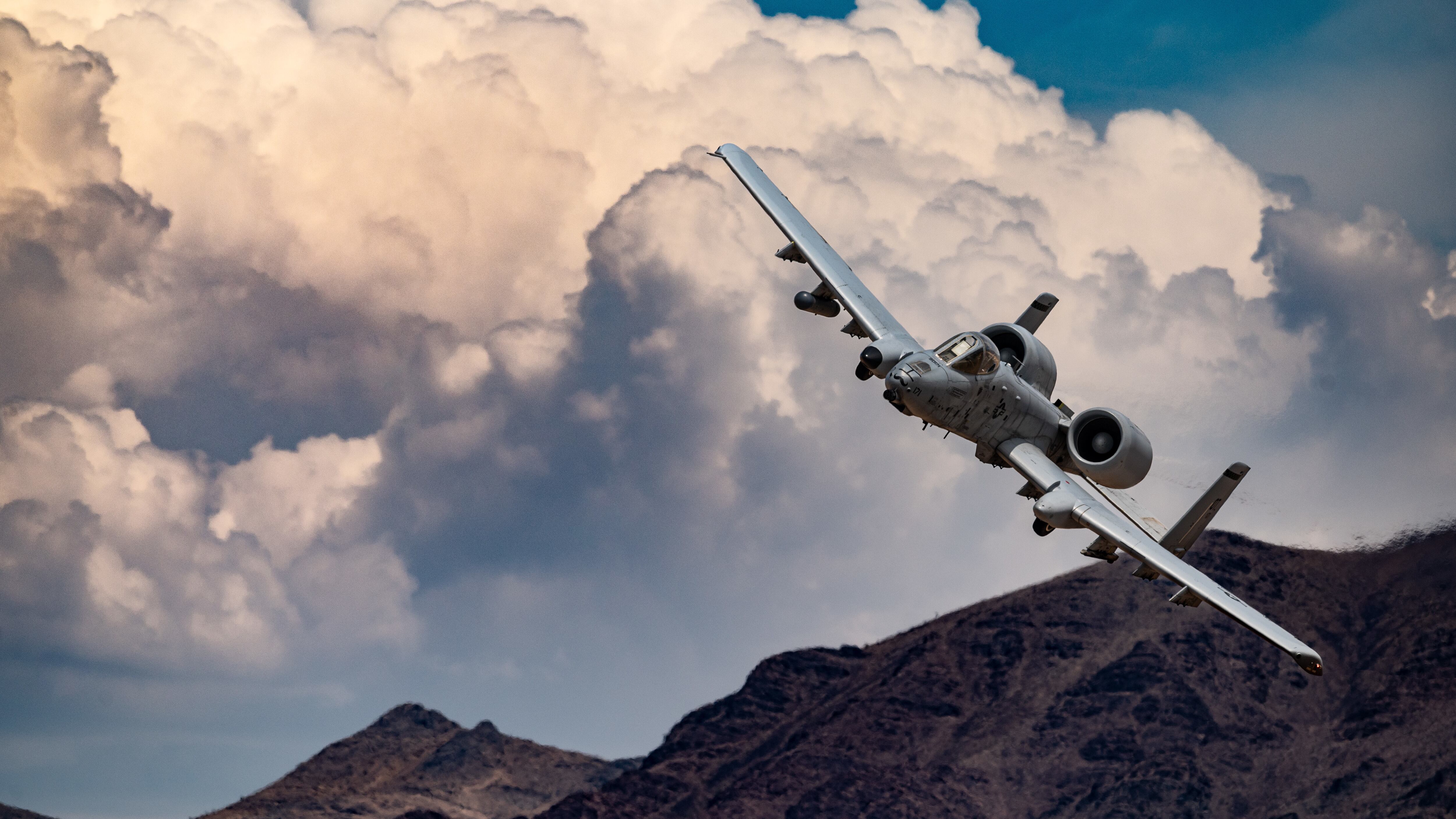 Schierato l'A-10 Warthog: "Così si può fermare l'invasione cinese"
