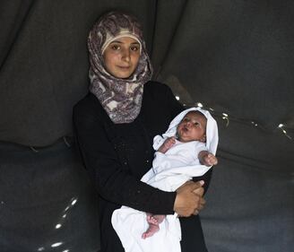 Quei bambini nati nel campo profughi di Idomeni 10