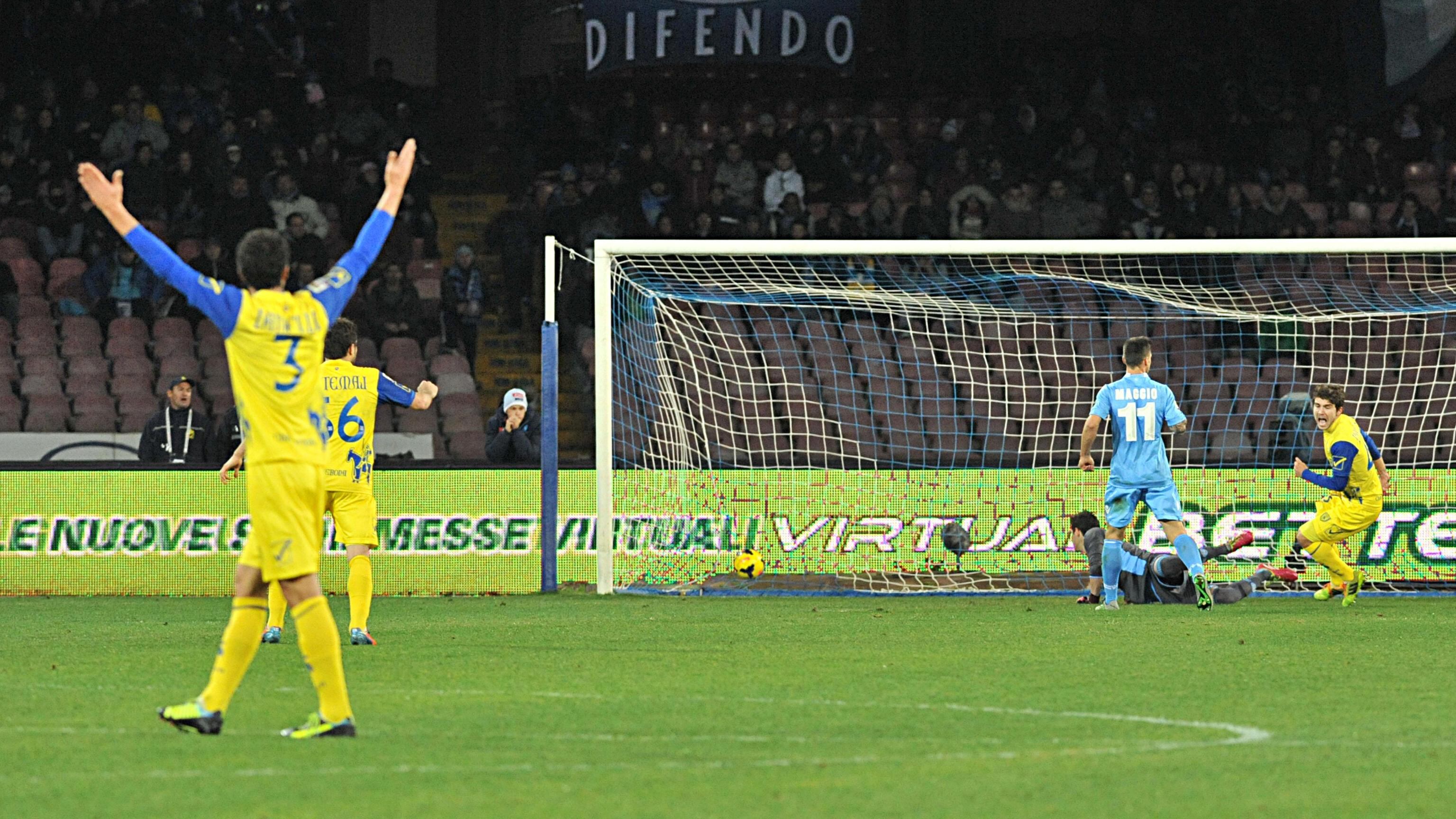 Napoli, tre pali e gol in extremis. Albiol evita la beffa