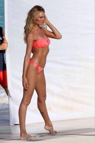 Candice Swanepoel, bellezza in bikini 5
