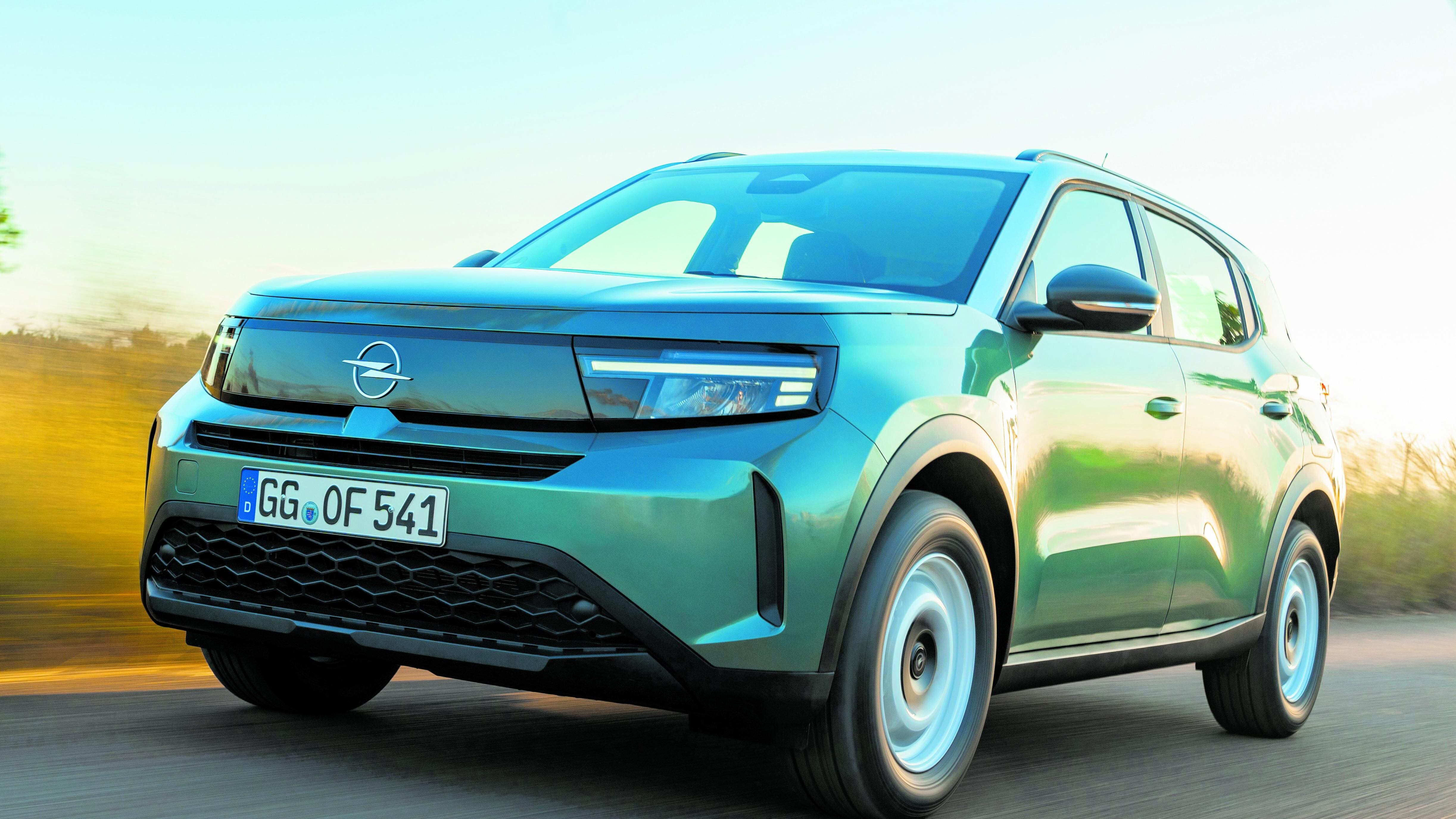 Opel Frontera, il Suv a prova di famiglia che lancia il guanto di sfida a Dacia Duster