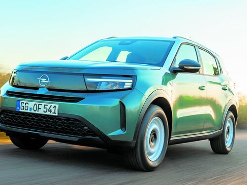 Opel Frontera, il Suv a prova di famiglia che lancia il guanto di sfida a Dacia Duster