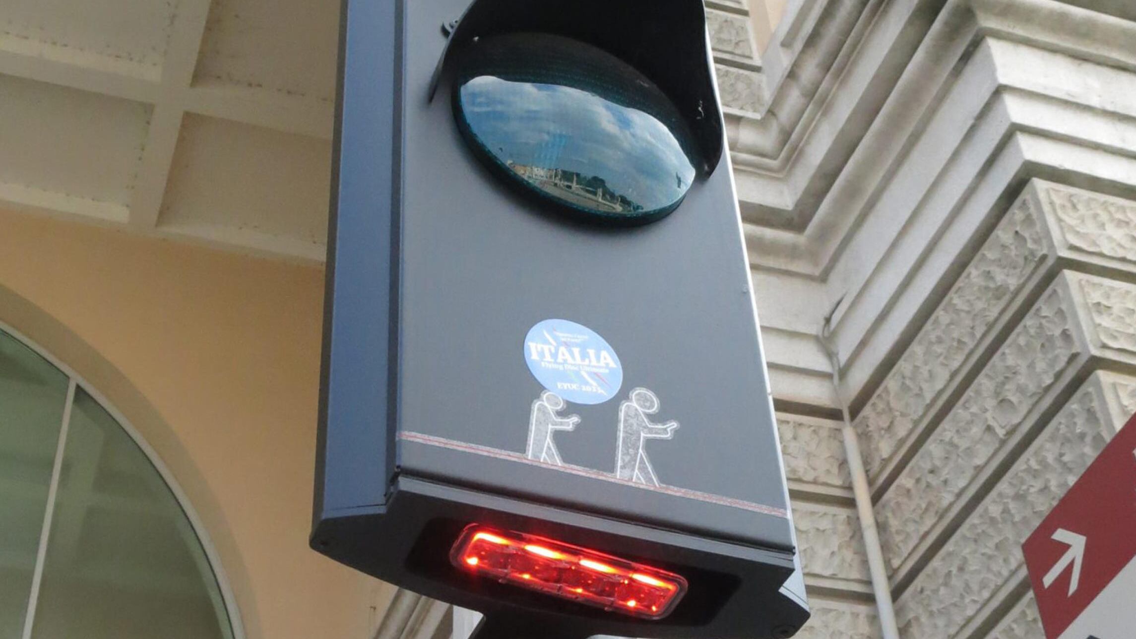 Padova, un semaforo per i distratti da smartphone: ecco come funzionerà