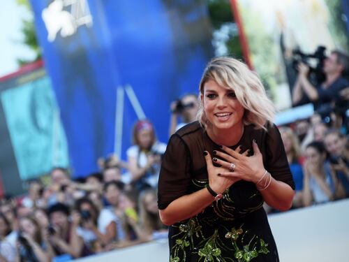 Emma Marrone affascinante a Venezia