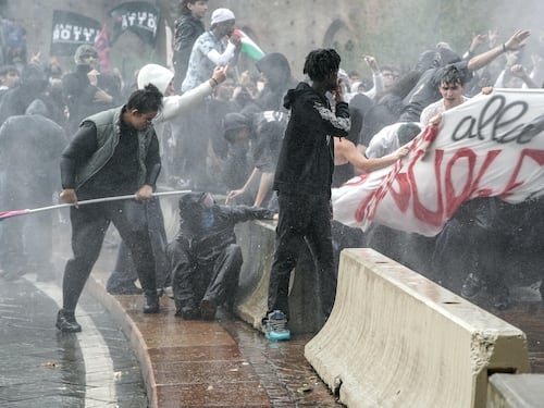 “Una minoranza antidemocratica”. La Consulta degli studenti prende le distanze dai violenti delle piazze