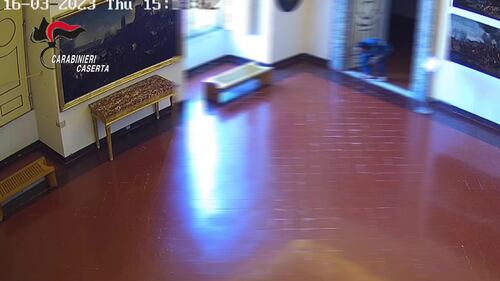 Turista ruba una mattonella dalla Reggia di Caserta: l'intervento dei carabinieri 2