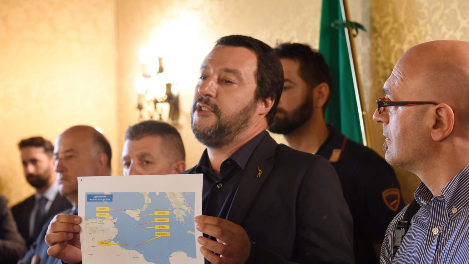 Salvini: "Nuovo censimento rom, quelli italiani purtroppo dobbiamo tenerli"