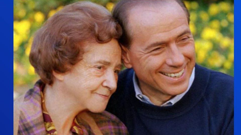 Il Cavaliere: "La mamma è l'amore più grande"