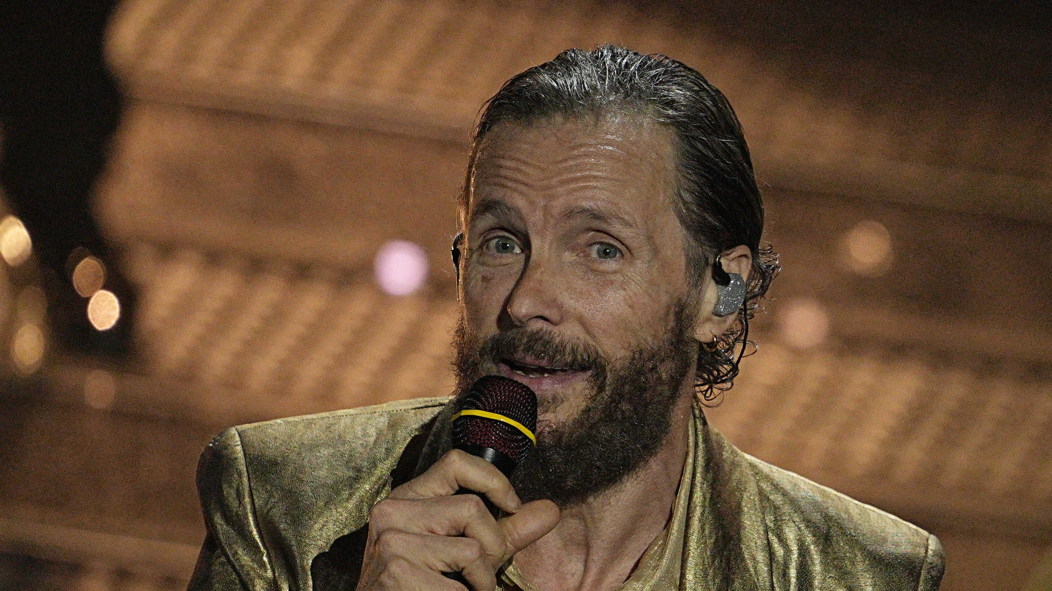 Nella piazza della sinistra per l'Europa Jovanotti chiede più migranti