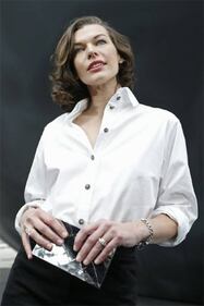 Milla Jovovich, mamma social contro i paparazzi 19