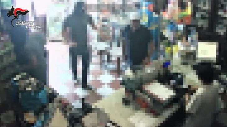 Si erano improvvisati "rapinatori seriali": in manette tre giovani incensurati