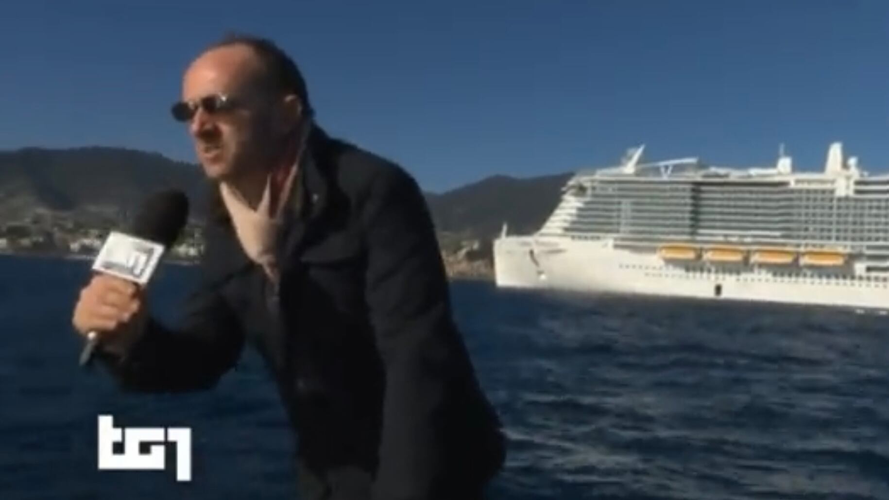 "Possiamo attraccare?". Il servizio del Tg1 dal motoscafo fa impazzire il web